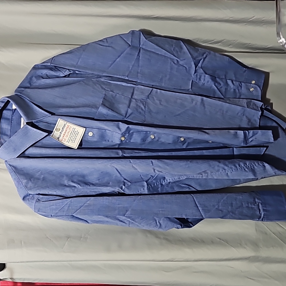 NWOT MANHATTAN DRESS SHIRT